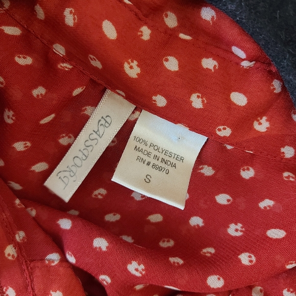 Passport High-Low Button Down Polka Dot Top - Picture 5 of 8